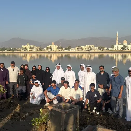 أكاديمية الشارقة للنقل البحري وهيئة البيئة والمحميات الطبيعية تطلقان مشروعاً بحثياً لزراعة القرم في كلباء