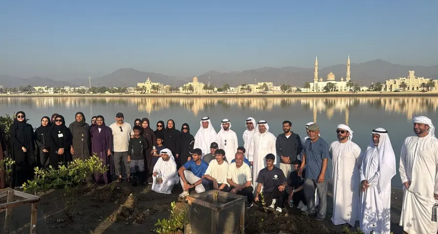 أكاديمية الشارقة للنقل البحري وهيئة البيئة والمحميات الطبيعية تطلقان مشروعاً بحثياً لزراعة القرم في كلباء