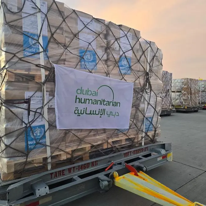 \"دبي الإنسانية\" تسيّر شحنة جوية لنقل مواد طبية إغاثية إلى أفغانستان