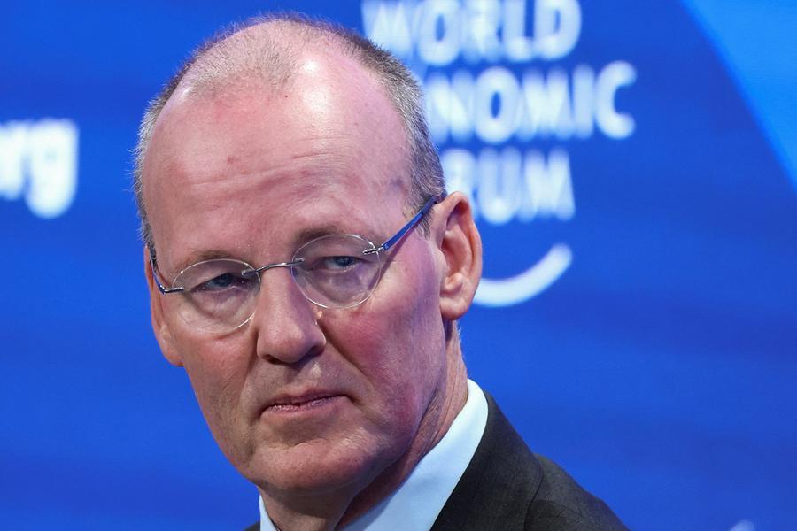 ECB succession talk puts Knot and De Cos in frame for top job