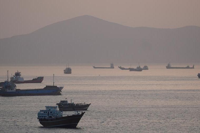 Oman's Foreign Minister and British counterpart discuss stability of global supply chains, Strait of Hormuz