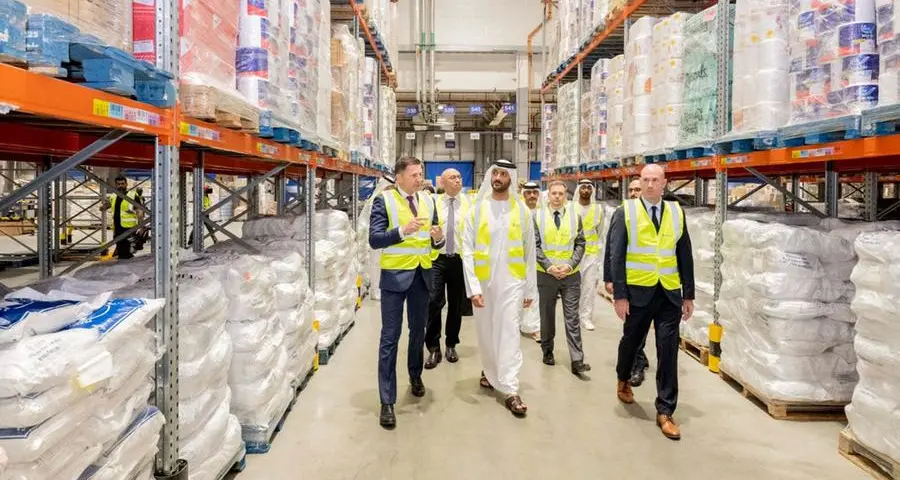 Minister of Economy and Tourism inspects food supply and procurement operations at Carrefour distribution centre