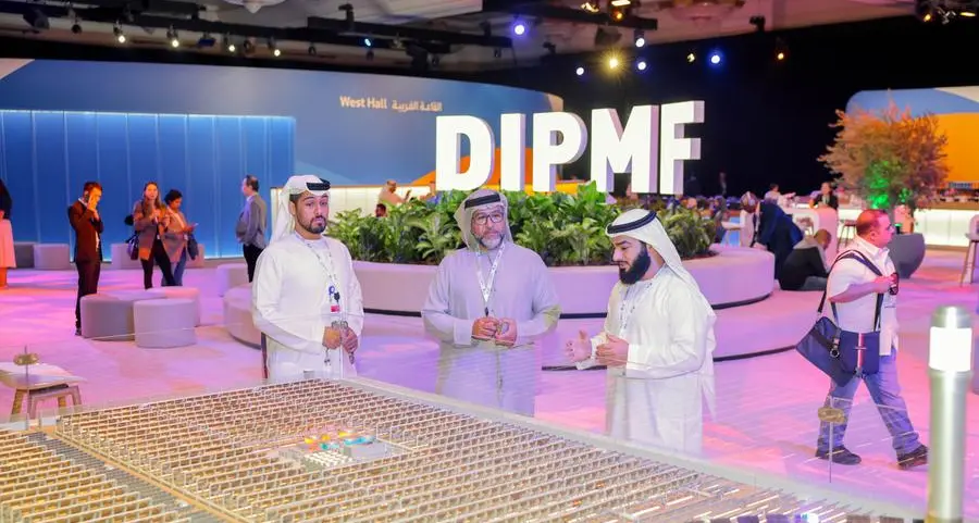 هيئة كهرباء ومياه دبي تسلط الضوء على تجربتها في تنفيذ مشاريع رائدة للطاقة المتجددة والنظيفة