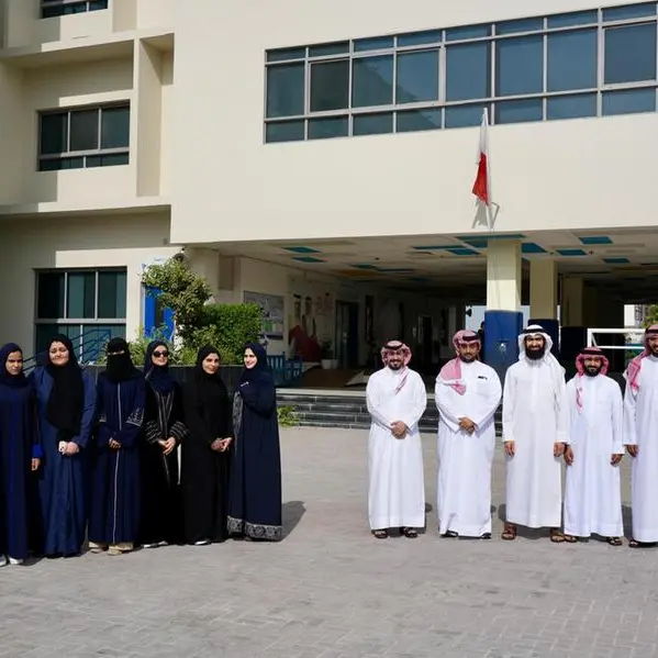 \"مدارس الفلاح الخاصة\" توظف وتدرّب 25 موظفاً بحرينياً عبر برامج \"تمكين\"