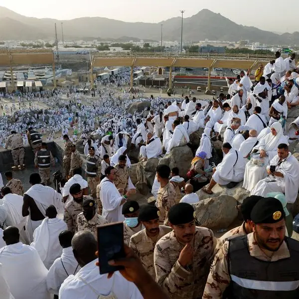 Saudi minister reviews preparations for pilgrims' movement to Arafat