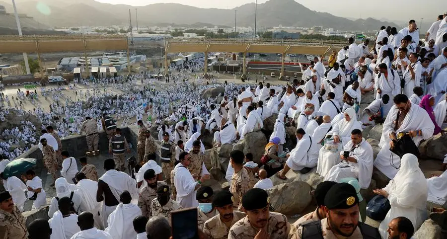 Saudi minister reviews preparations for pilgrims' movement to Arafat