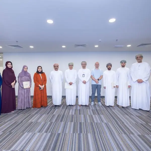 بنك نزوى ينظم برنامج تدريبي حول الذكاء الاصطناعي والذكاء الاصطناعي التوليدي بمشاركة حكومية لتعزيز التحول الرقمي