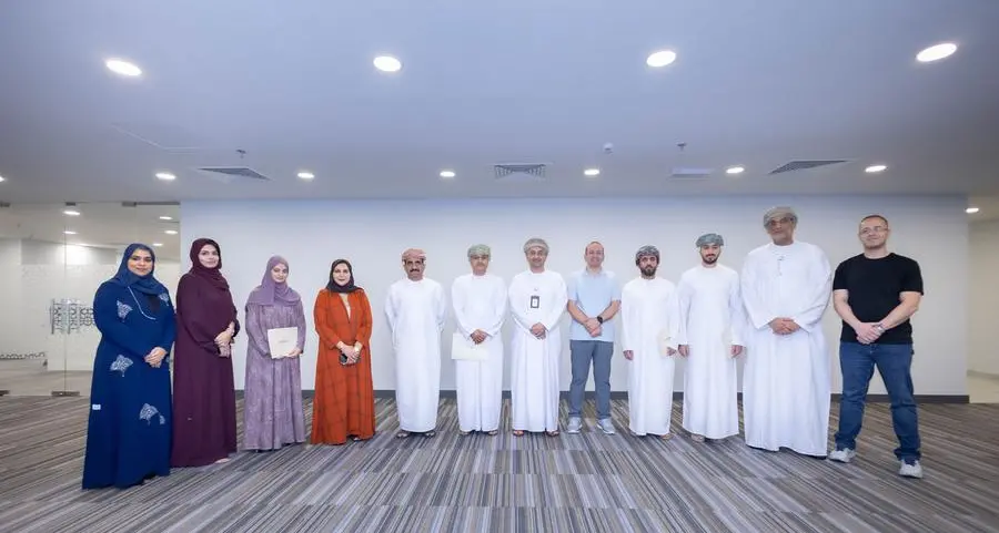 بنك نزوى ينظم برنامج تدريبي حول الذكاء الاصطناعي والذكاء الاصطناعي التوليدي بمشاركة حكومية لتعزيز التحول الرقمي