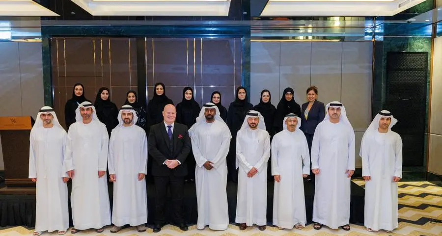 جهاز الرقابة المالية بدبي يحتفي بتخريج 10 موظفين من برنامج تأهيل القيادات ويواصل الاستثمار في بناء قيادات المستقبل