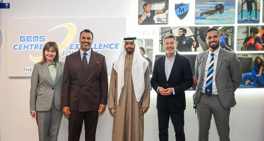 الشيخ حمدان بن سعيد بن طحنون آل نهيان يفتتح مركز «جيمس للتميز الرياضي» في مدرسة جيمس متروبول – موتور سيتي