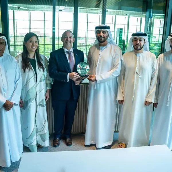\"علاقات الشارقة\" تبحث مع وفد أمريكي آفاق التعاون في الثقافة والاقتصاد والتنمية المستدامة