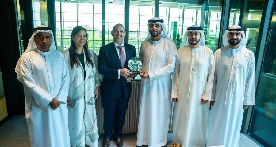\"علاقات الشارقة\" تبحث مع وفد أمريكي آفاق التعاون في الثقافة والاقتصاد والتنمية المستدامة