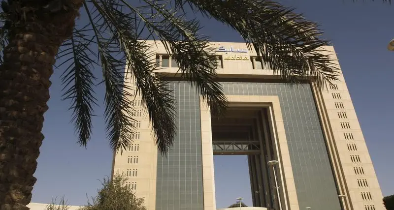 سابك السعودية توقع اتفاقا أوليا مع أرامكو لإنشاء مجمع لتحويل النفط الخام إلى كيماويات