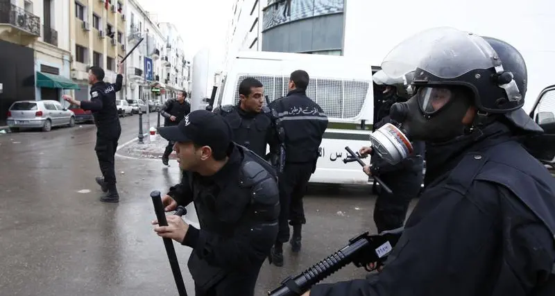 بيان: متشددان يفجران نفسيهما في اشتباك مع الشرطة بتونس