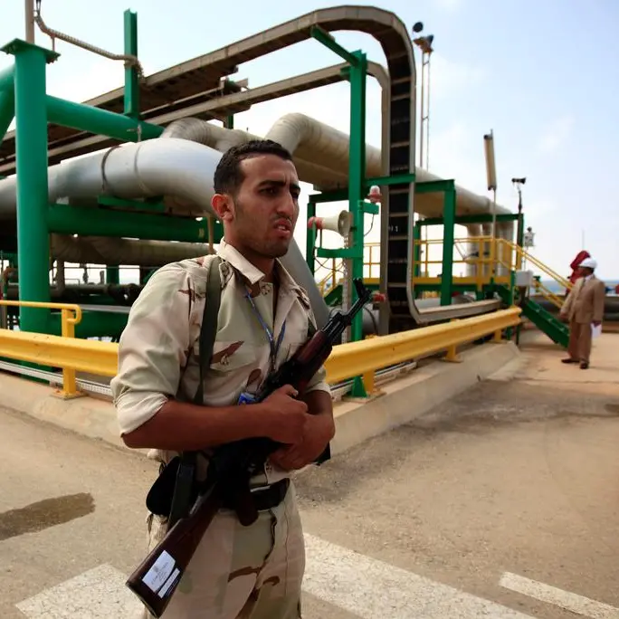 متحدث: حرس منشآت النفط الليبي سيعمل مع المؤسسة الموحدة ويستعد لإعادة فتح حقول
