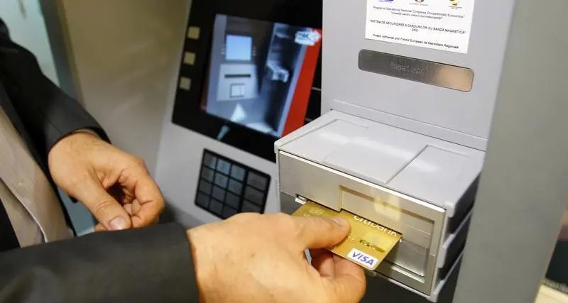 اقتصادية أبوظبي: لا رسوم إضافية على المستهلكين عند استخدامهم بطاقات الائتمان