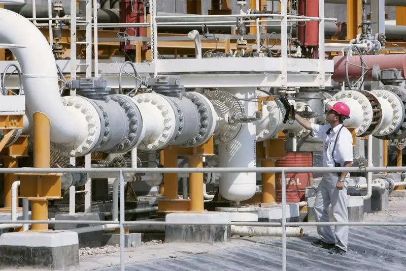 \"قطر للبترول\" و\"اكسون موبيل\" تخططان لشراء حصص في أضخم حقول الغاز بموزمبيق