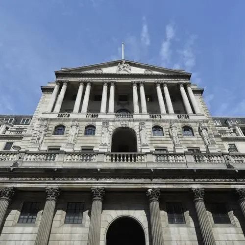 Bank of England keeps interest rate unchanged at 5.25%