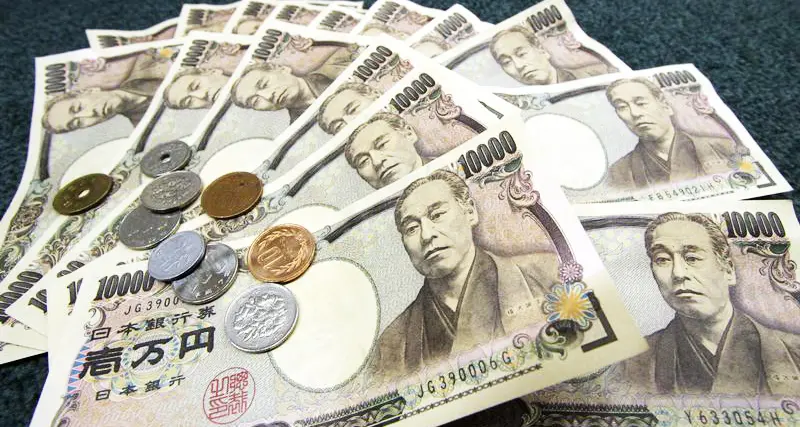 الين يرتفع وسط شكوك في قدرة المركزي الياباني على إضعاف العملة