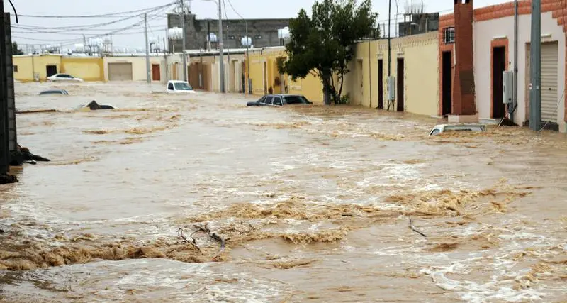 سيول جازان تعزل 8 قرى بصبيا وانهيار منازل في هروب