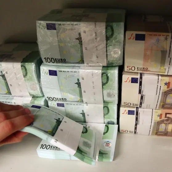 انخفاض «اليورو» يتسبب في حرمان مئات الحجاج الأوروبيين من أداء الحج