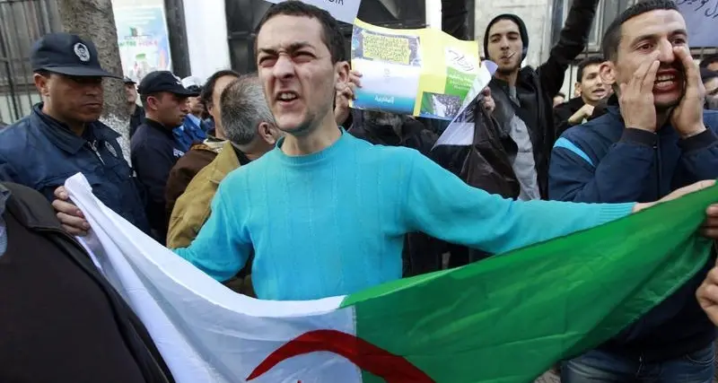 الشرطة الجزائرية تفرق صحفيين يحتجون في العاصمة