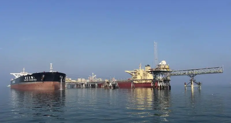 تحميل ناقلتين بالنفط في ميناء البصرة العراقي بعد إصلاح تسرب بخط أنابيب