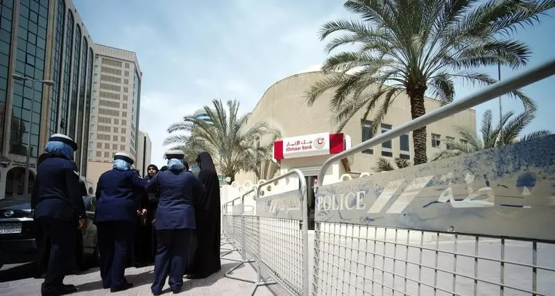محكمة في البحرين تؤيد حكماً بسجن 3 من أقارب ناشط بارز