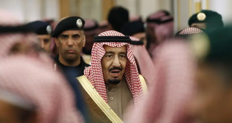العاهل السعودي يعود لبلاده ويمنح مكافأة للمشاركين في القتال باليمن