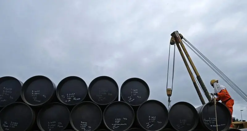صناديق التحوط تقلص المخاطر وتراقب تقلبات النفط