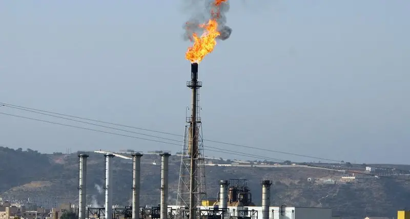 \"بنك أوف أميركا\" يتوقع تراجعا حادا في إنتاج النفط بالجزائر
