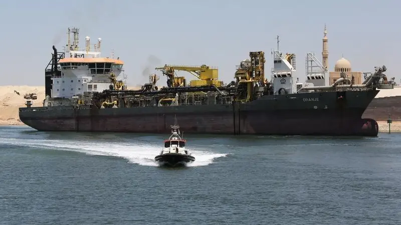 مصر: إنقاذ سفينة بضائع من الغرق قبل عبورها قناة السويس