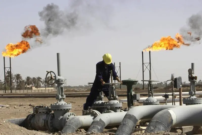 Image used for illustrative purpose. An Iraqi worker maintains an oil pipe at Nahr Al-Umran gas refinery in Al-Dier District, northern Basra July 17, 2009. , Atef Hassan 