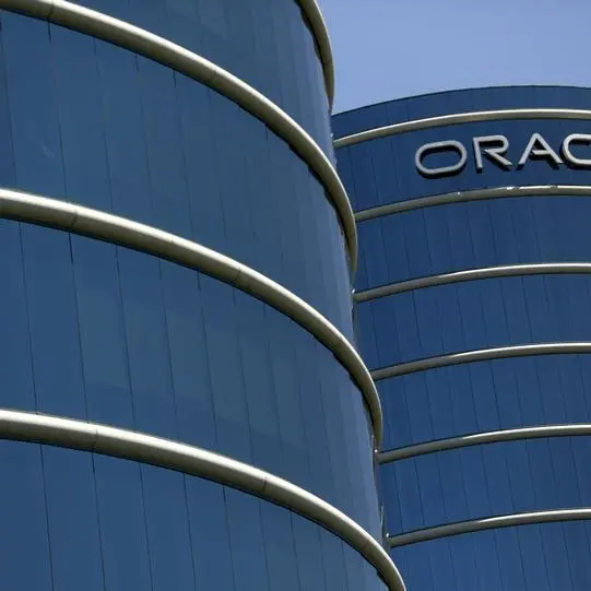 UPDATE 2-Google, Oracle compete for innovation label in Android retrial