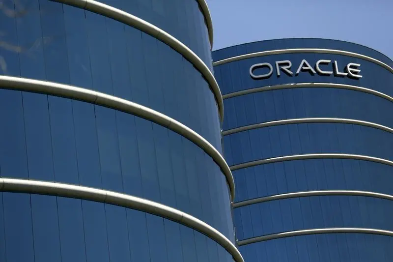 UPDATE 2-Google, Oracle compete for innovation label in Android retrial