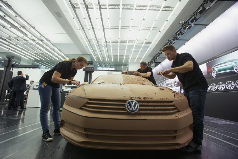 German VW resumes Iran exports, picks Mammut Khodro as partner
