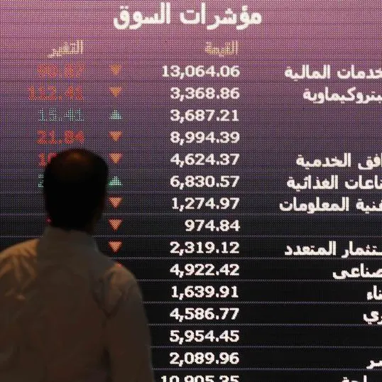 الأسهم السعودية تخسر متوسط 21 يوماً بضغط «المصارف» والسيولة تهبط 20%