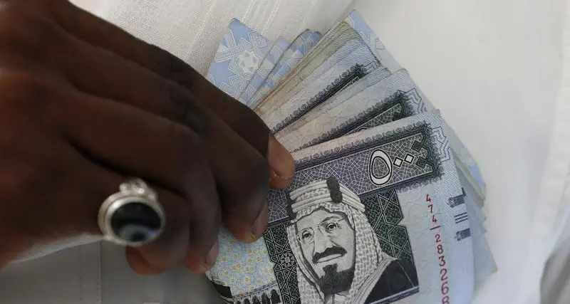 Average monthly salary of male and female Saudis accounts for $2,632 and $1,674