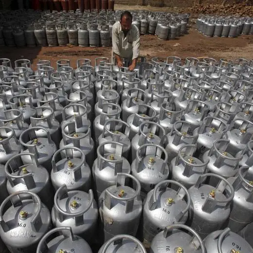 باكستان تعتزم طرح مناقصتين لشراء 750 ألف طن من الغاز الطبيعي المسال سنويا