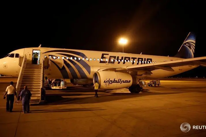 محققون مصريون: الصندوقان الأسودان للطائرة المنكوبة سيبعثان إشارات حتى 24 يونيو