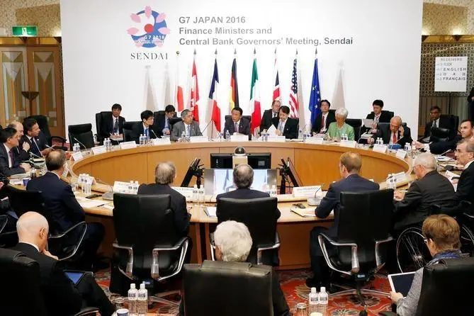 UPDATE 1-Lacking new ideas, G7 agrees on 'go-your-own-way' approach