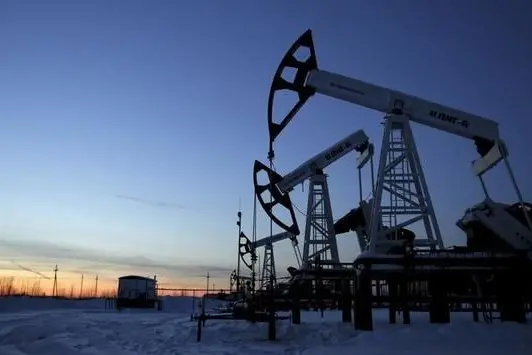 Oil prices dip on strong dollar, rising Canadian output