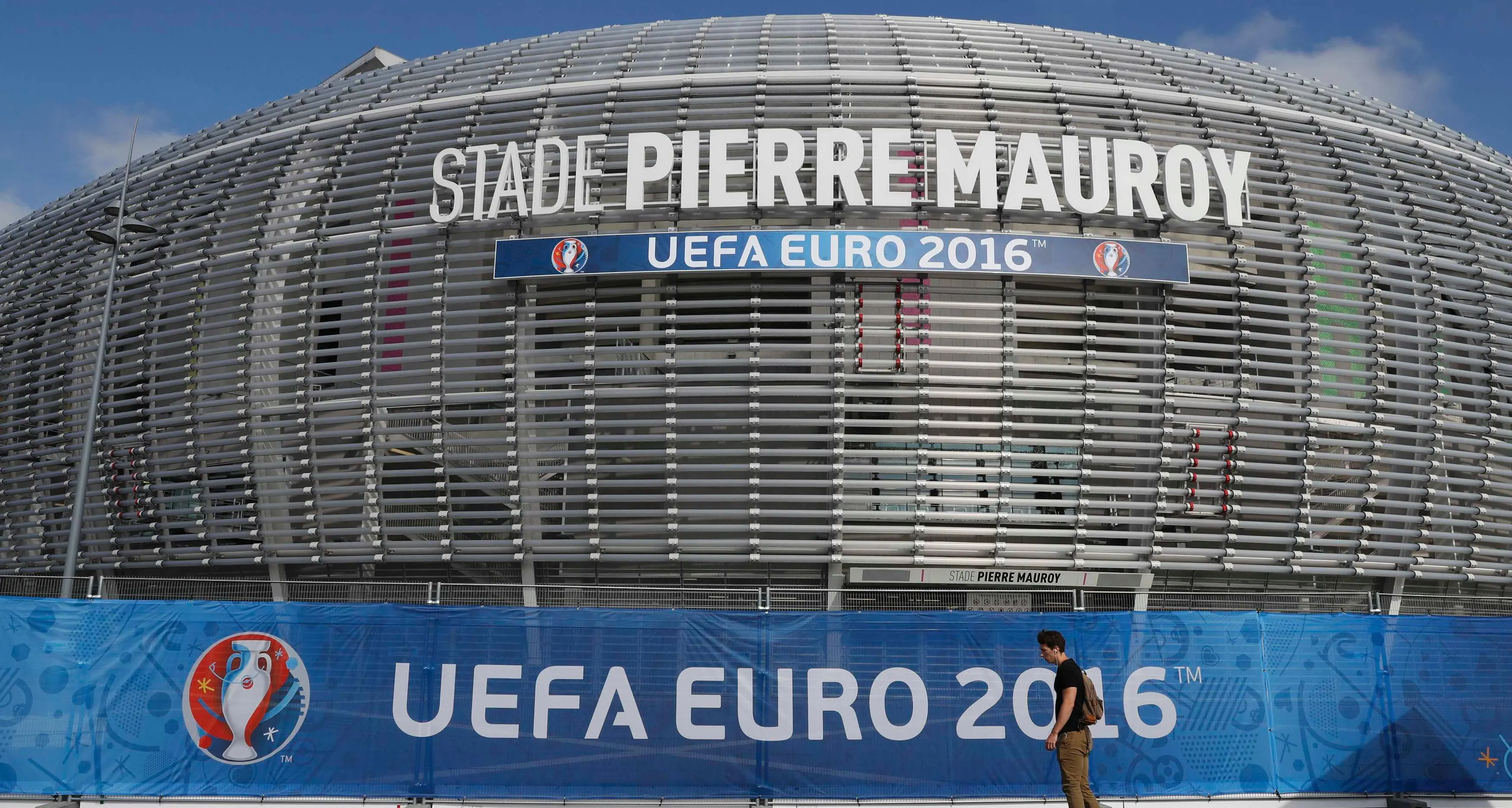 Soccer-Expanded format exposes Europe's flabby middle