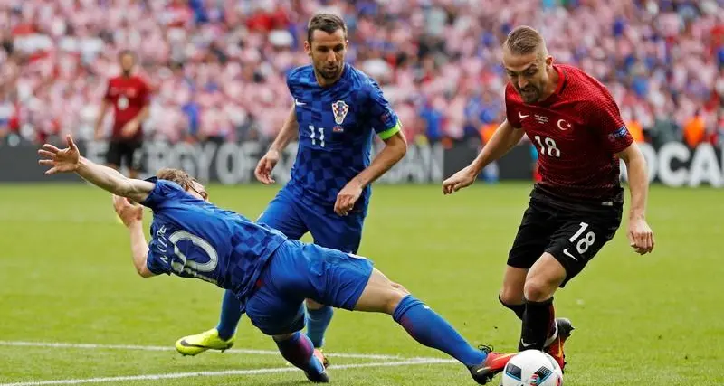 ANALYSIS-Soccer-Rakitic eclipses Barca pal Turan as Croatia win