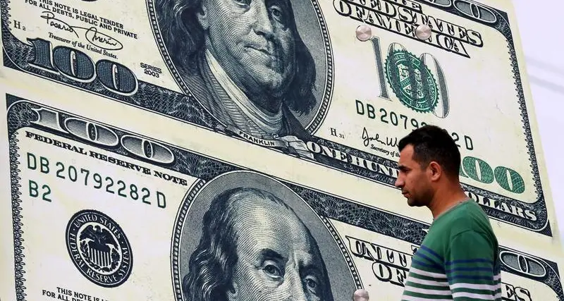 الدولار يتجاوز 13 جنيها في السوق السوداء بمصر وسط حديث عن خفض العملة
