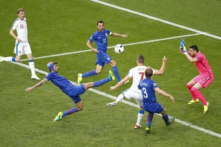 Football Soccer - Czech Republic v Croatia - EURO 2016 - Group D - Stade Geoffroy-Guichard, Saint-?tienne, France - 17/6/16\\r\\nCzech Republic\\'s Tomas Necid in action with Croatia\\'s Danijel Subasic and Vedran Corluka \\r\\nREUTERS/Max Rossi\\r\\nLivepic - RTX2GU2R , Reuters Images/Max RossiLivepic - RTX2GU2R