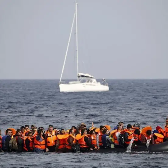 مصادر: غرق قارب يقل لاجئين سوريين قبالة لبنان وإنقاذ معظم ركابه
