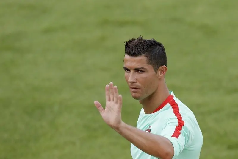 Football Soccer - Euro 2016 - Portugal Training - Marcoussis, France - 9/6/16 - Portugal\\'s Cristiano Ronaldo waves as he leaves the training.  REUTERS/Gonzalo Fuentes , Reuters Images/Gonzalo Fuentes