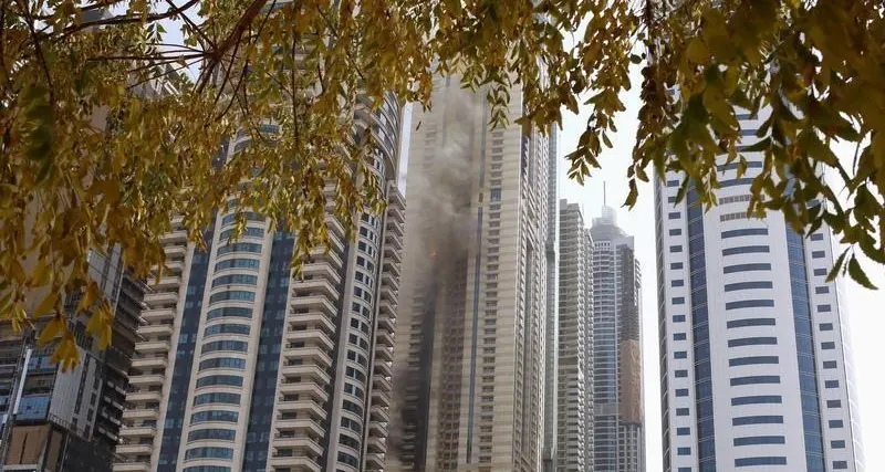 إخماد حريق في مبنى تحت الإنشاء في دبي ولا تقارير عن إصابات