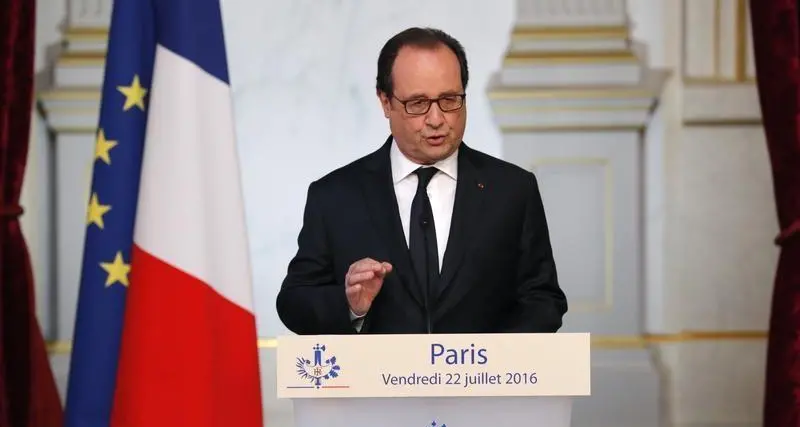 أولوند: فرنسا لن تنشر قوات على الأرض في سوريا والعراق